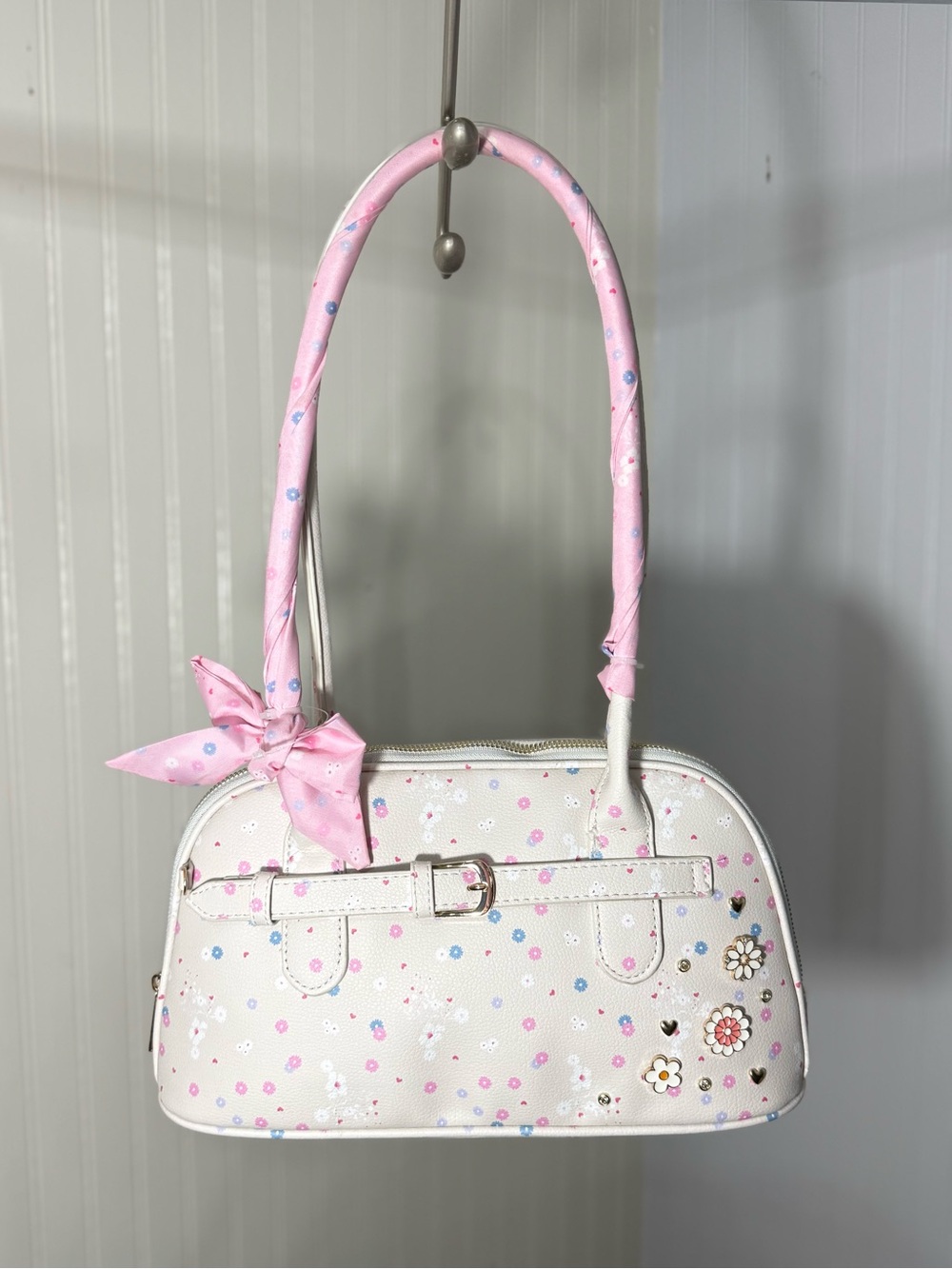 Under One Sky White Shoulder Bag with Pink Handle and Multicolor Confetti